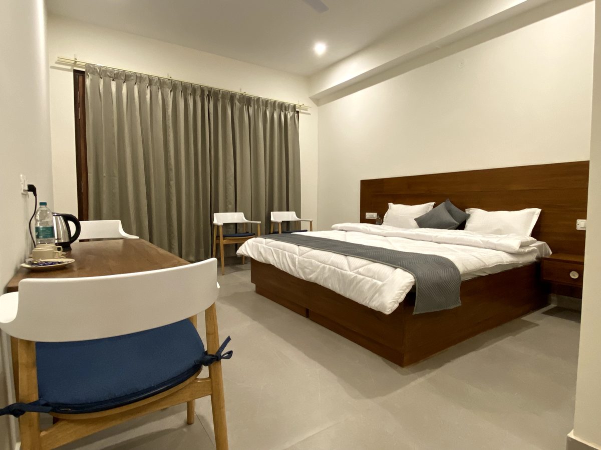 Deluxe room with king bed and private balcony